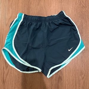 Women’s Nike Tempo Short- size small
